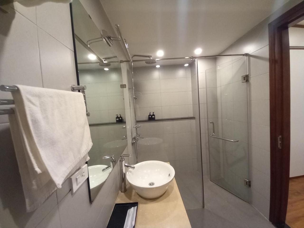 Luxe Paradise Residence Trinh Cong Son Ханой Экстерьер фото